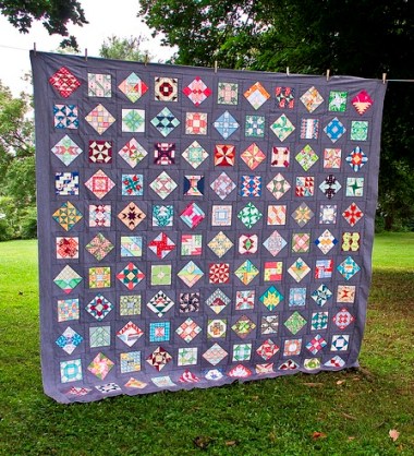 http://quirkygranolagirl.blogspot.gr/2013/08/farmers-wife-quilt-top.html